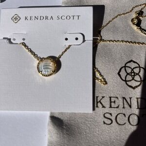 🏐Kendra Scott Volleyball Gold Short Pendant Necklace White Mother Of Pearl New✨